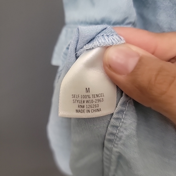 Harper Heritage Anthropologie 100% Tencel Med Chambray Stone Wash Top Blouse - Picture 4 of 5